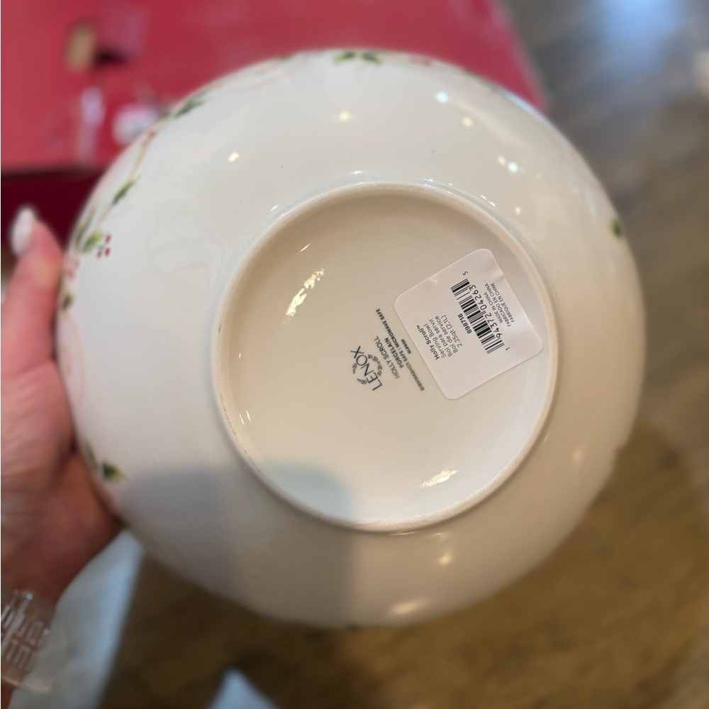 Lenox Holly Scroll Serving Bowl 2.25 Qt - Picture 4 of 7